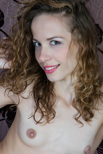 Model Dennie in Jautrs