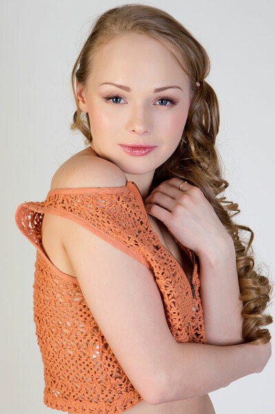 Model Mia in Toppener