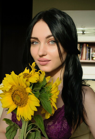 Model Madison Joan in Navera